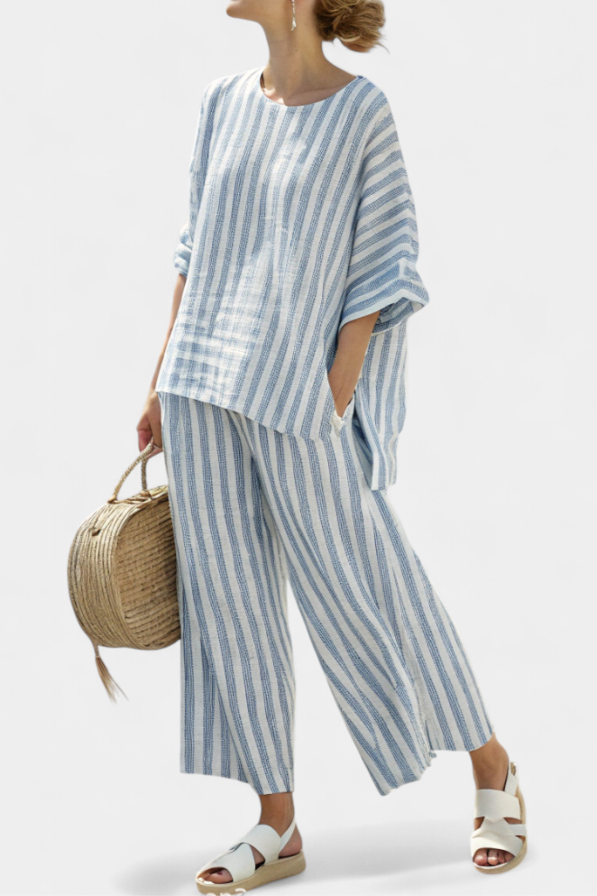 Federica | Top sofisticado de lino con rayas azules y pantalones relajados